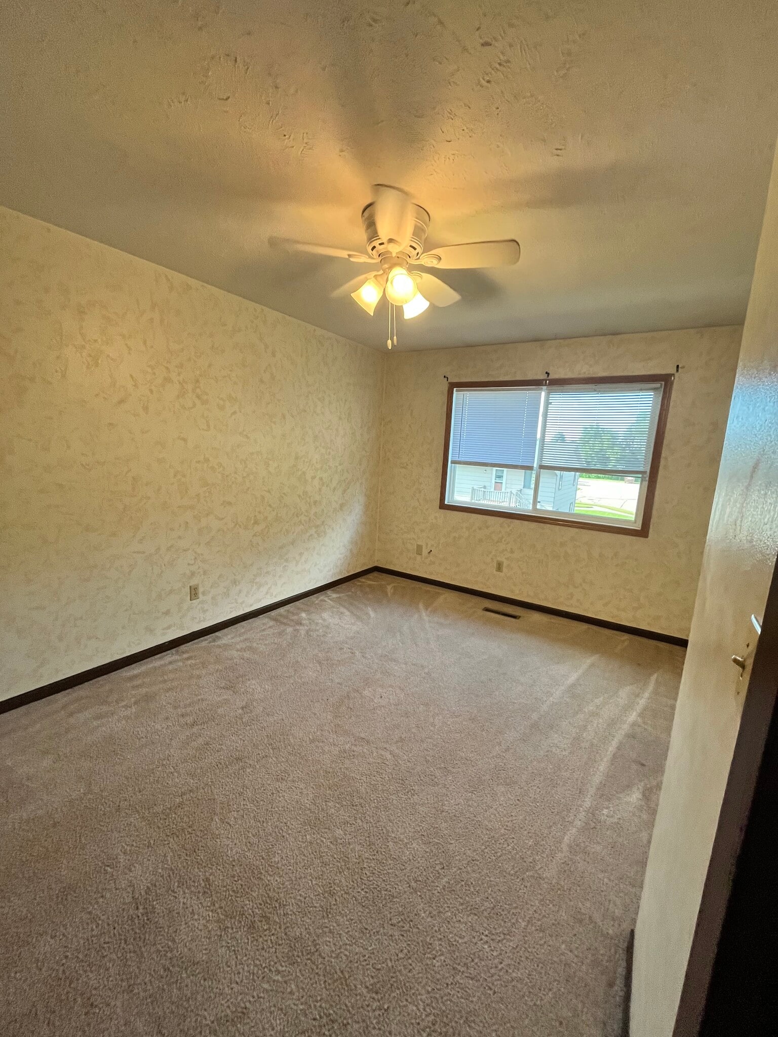 2nd bedroom - 4414 Solar Pl