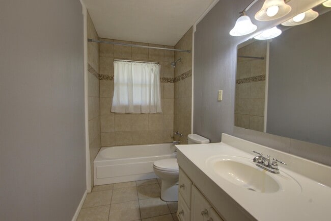 Building Photo - 3830 Union Rd