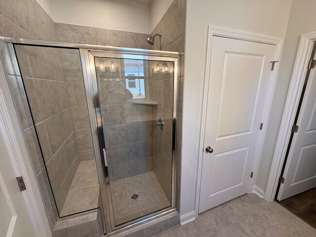 Building Photo - 2024-Built Beautiful 4-Bedroom and 3.5 Bat...