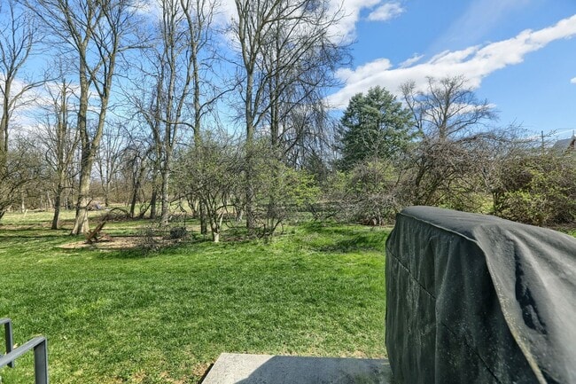 Building Photo - Newer build 2,000 sq ft 3/BR 2.5 bath luxury townhome FULLY FURNISHED