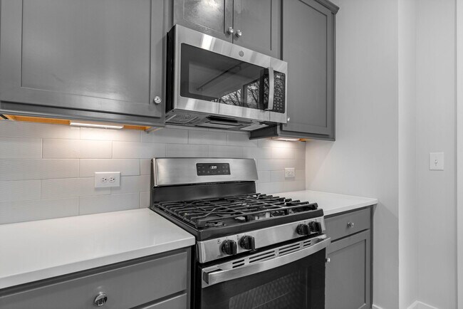 Building Photo - 644 W End Dr