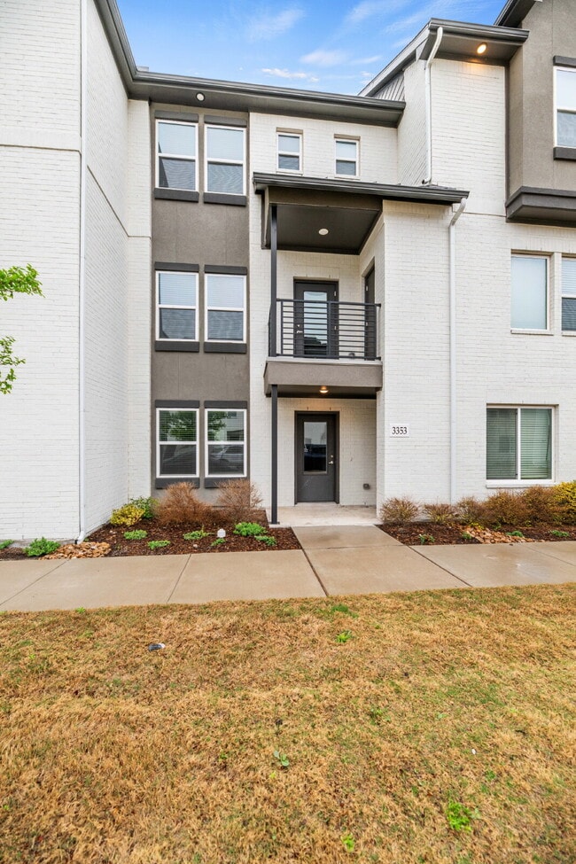 Building Photo - 3-Story 3 Bedroom, 3.5 bath Townhouse in a great community with easy access to PGBT and DNT