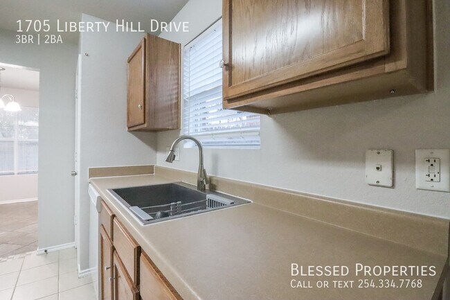 Building Photo - 1705 Liberty Hill Dr