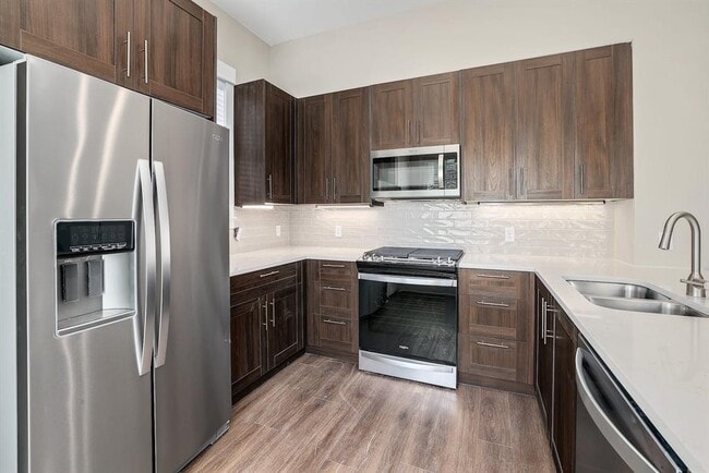 Building Photo - 1702 Cedar Bend Dr