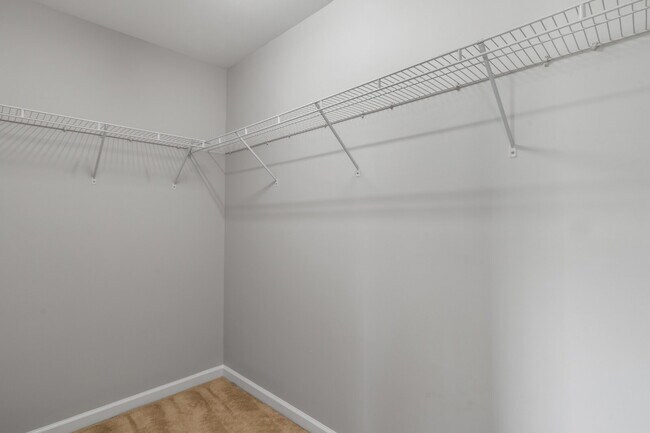 Building Photo - Spacious 4BR/3BA Home Near Downtown Durham | Deposit-Free Living | 1st-Floor Bedrooms