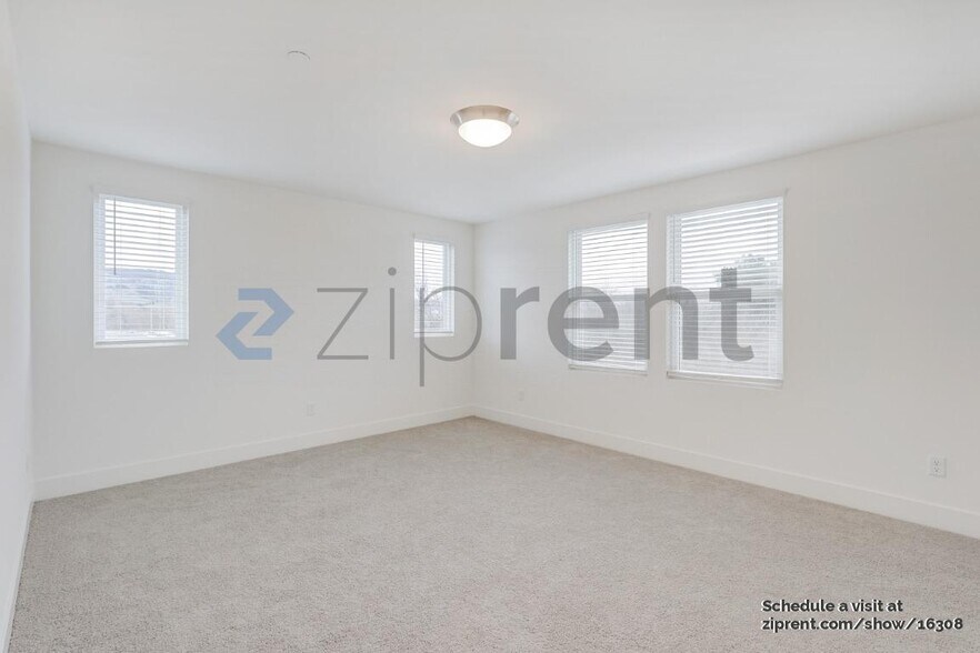 Building Photo - 6100 Oak Leaf Pl