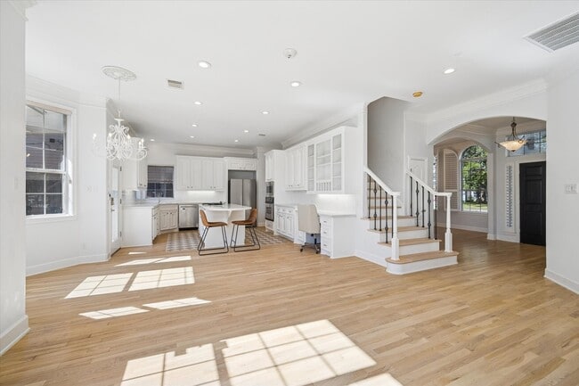 Building Photo - 4601 Mimosa Dr