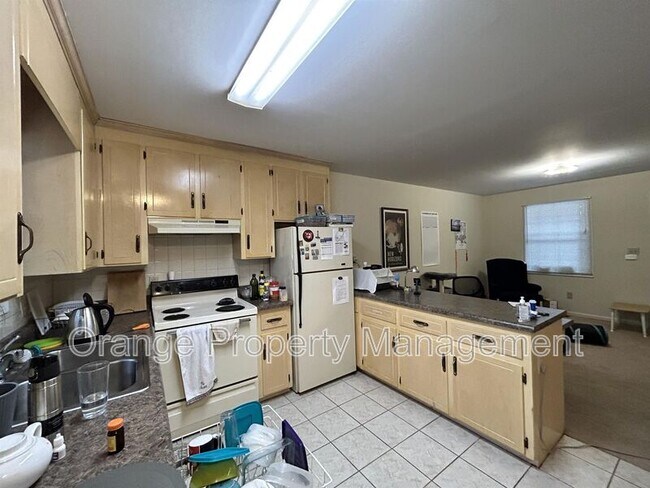 Building Photo - 204 Calhoun St