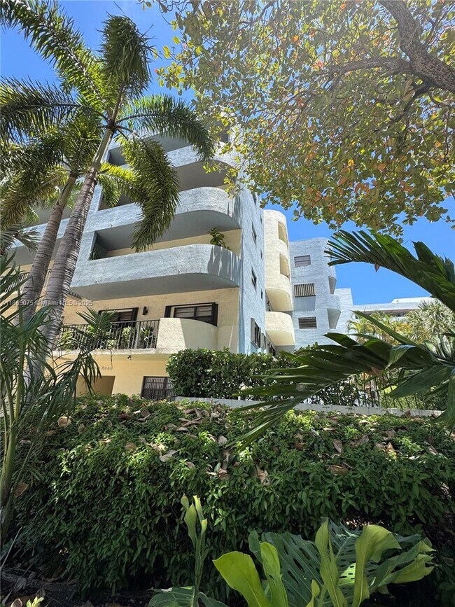 Primary Photo - 1250 Lincoln Rd