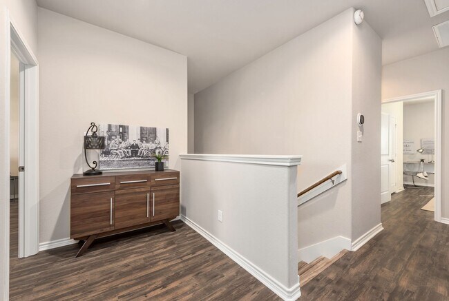 Building Photo - 4/4.5 in Pershing Pointe Townhomes! Availa...
