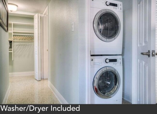 Building Photo - 1824 Shore Dr S