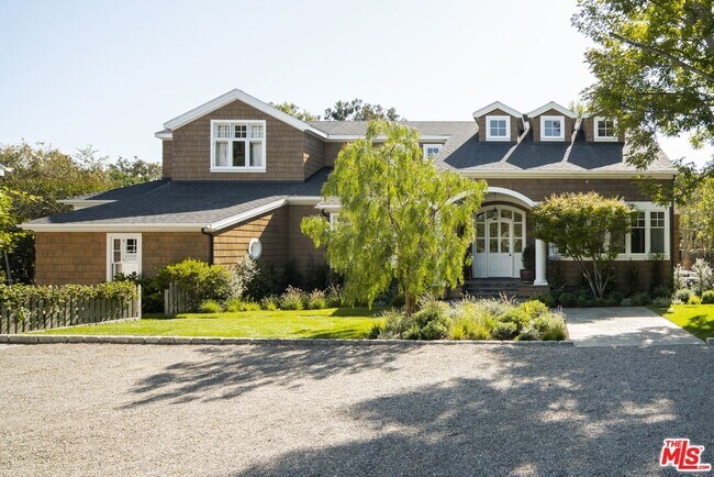 Building Photo - 6763 Zumirez Dr