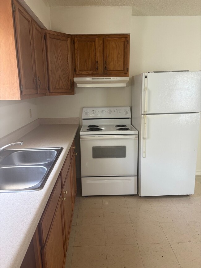 Building Photo - Waveland Duplex