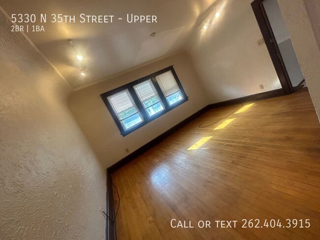 Building Photo - Spacious 2 Bedroom Upper