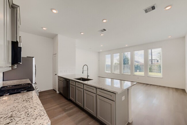 Building Photo - 4146 Balboa Dr