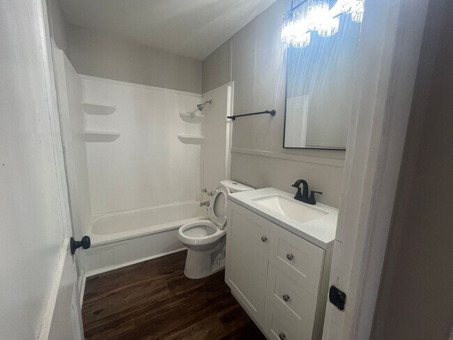 Building Photo - Freshly remodled 3 BR 1 Bath home