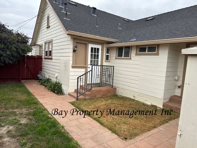 Building Photo - Charming 2 Bedroom, 2 Bath Home with Beaut...