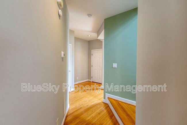 Building Photo - 2304 Ravenswood Ct