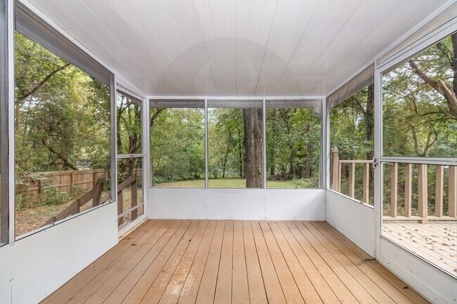 Building Photo - Charming 3BR/1BA Ranch Home with Fenced Ba...