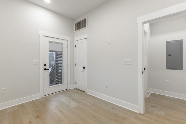 Building Photo - 1124 Garfield St