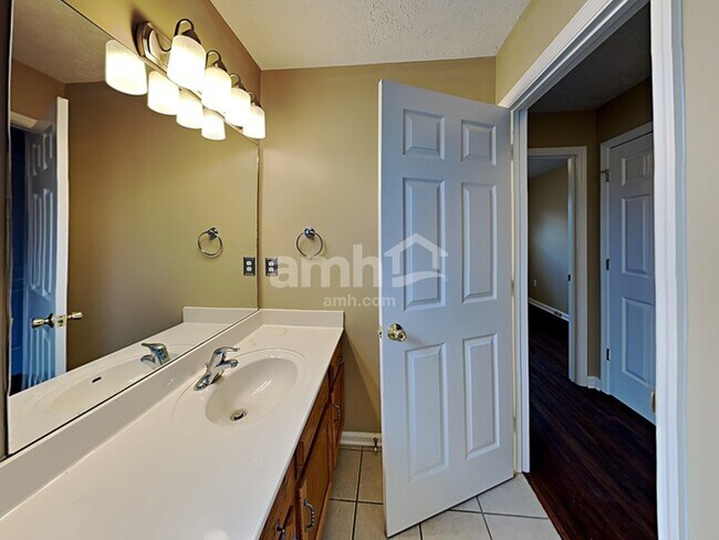Building Photo - 1245 Kristopher Dr