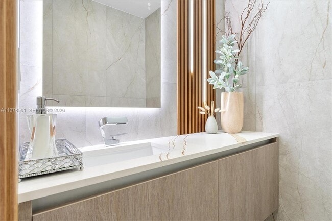 Building Photo - 4000 N Circle Dr