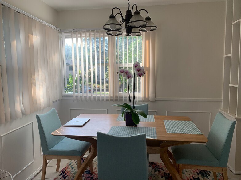 Building Photo - 1227 Crescent Dr