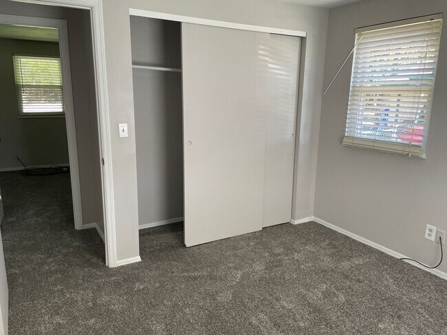 Building Photo - 4 Bedroom Home in Huber Heights