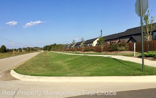 Building Photo - 9800 Mylea Cir