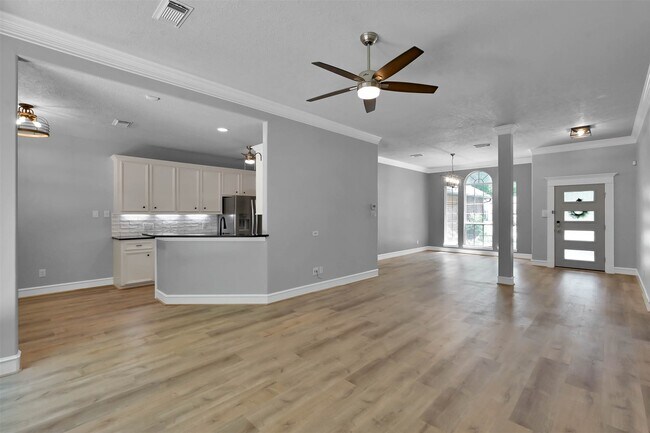 Building Photo - 84 Oak Grove Ln