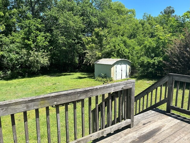Building Photo - 133 Green Meadow Dr