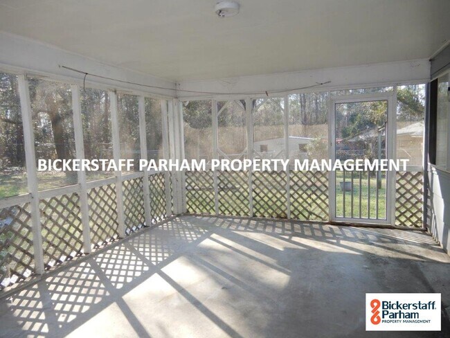 Building Photo - Brick Home Located Off Of Schatulga Rd! Wi...