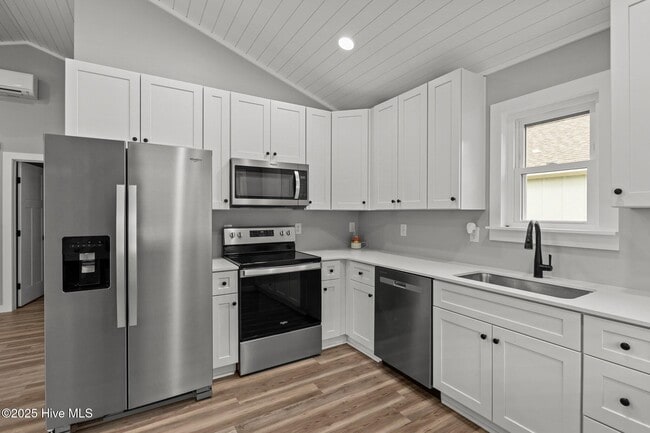 Building Photo - 123 Long Pond Loop