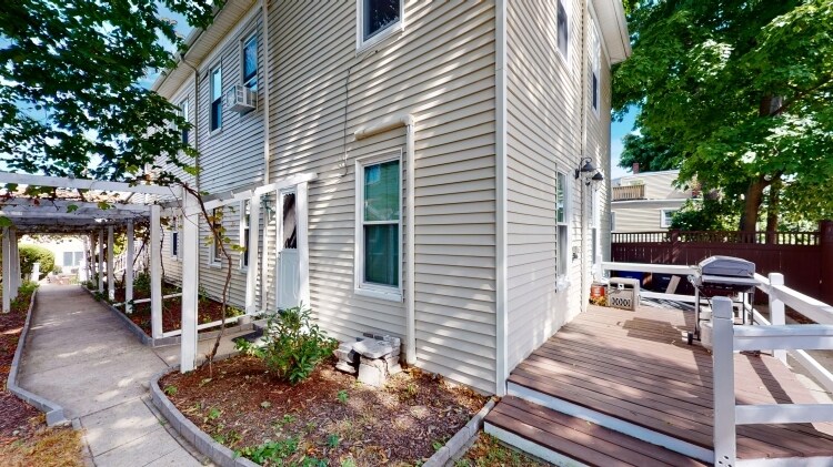 Side Yard B - 87 Irving St