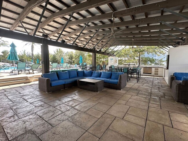 Building Photo - New, exclusive 3200 sq ft 4 bedroom/3.5bat...