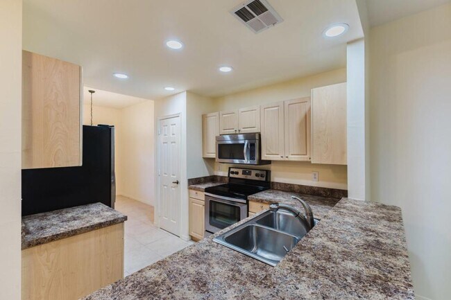 Building Photo - 15989 Mandolin Bay Dr