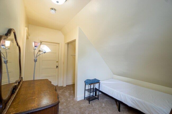 Building Photo - 113 Comstock Pl