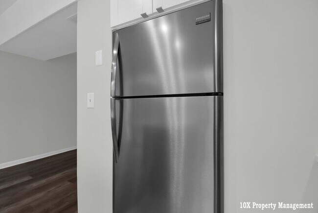 Building Photo - 911 Manor Ln