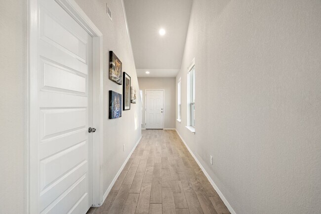 Building Photo - 408 Black Opal Dr