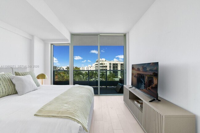 Building Photo - 9221 E Bay Harbor Dr