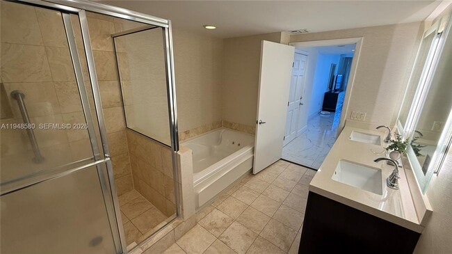 Building Photo - 17375 Collins Ave