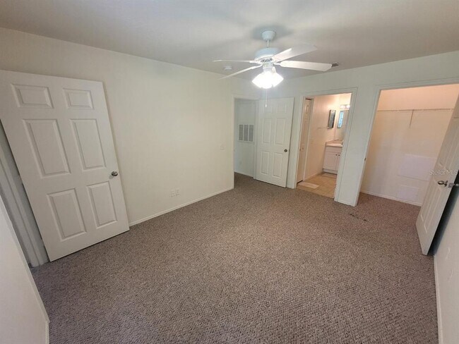 Building Photo - 36027 Deer Creek Dr