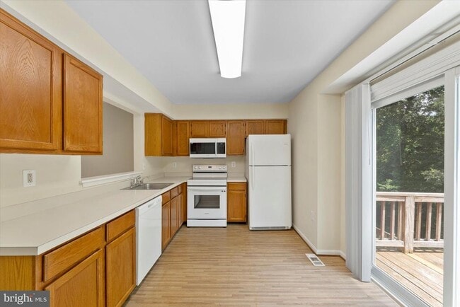 Building Photo - 7385 Emerald Dr