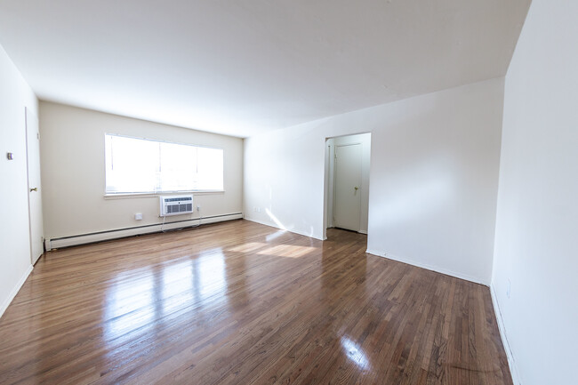 Building Photo - Highland Green Apartments