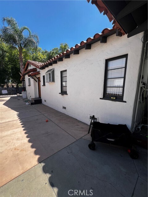 Building Photo - 484 W 25th St