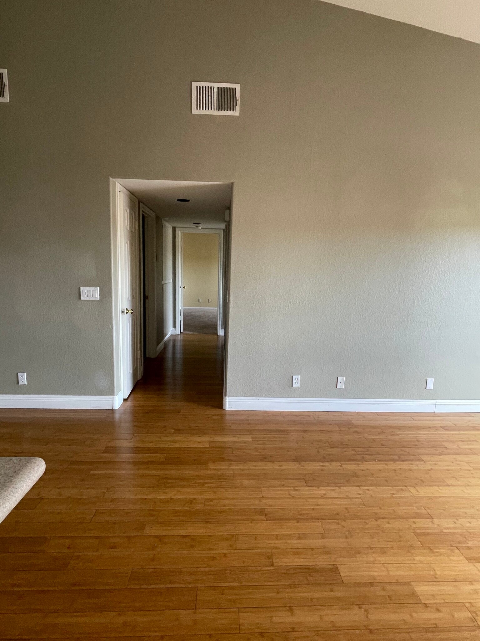 Building Photo - 42140 Lyndie Ln