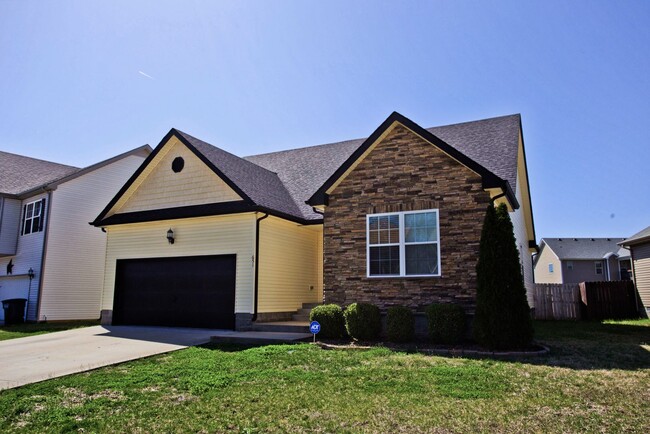 Building Photo - Charming home in Clarksville!