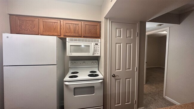 Building Photo - 2825 Bellefontaine