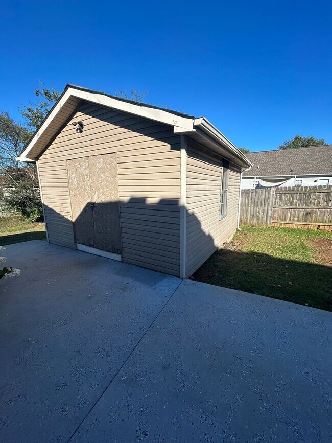 Building Photo - Two-Week move-in special! For Rent: Beautiful 3-Bedroom Home in Murfreesboro, TN