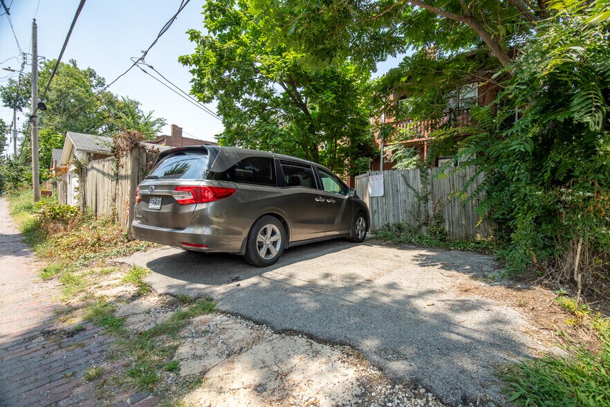 Building Photo - 6010 Washington Blvd